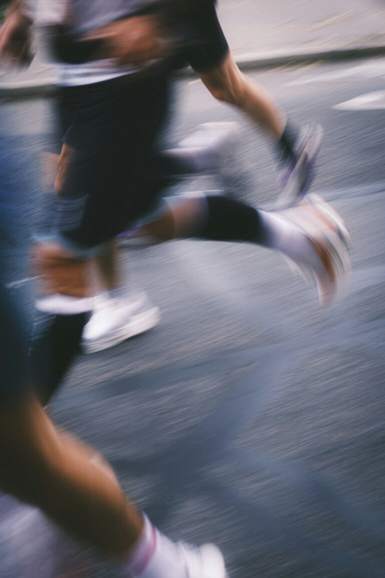 Läufer während eines Rennens nach der Halbmarathon Vorbereitung