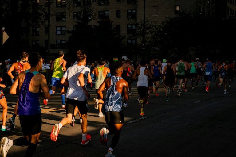 Läuferfeld bei einem Marathon – mentales Training hilft, im Wettkampf ruhig zu bleiben